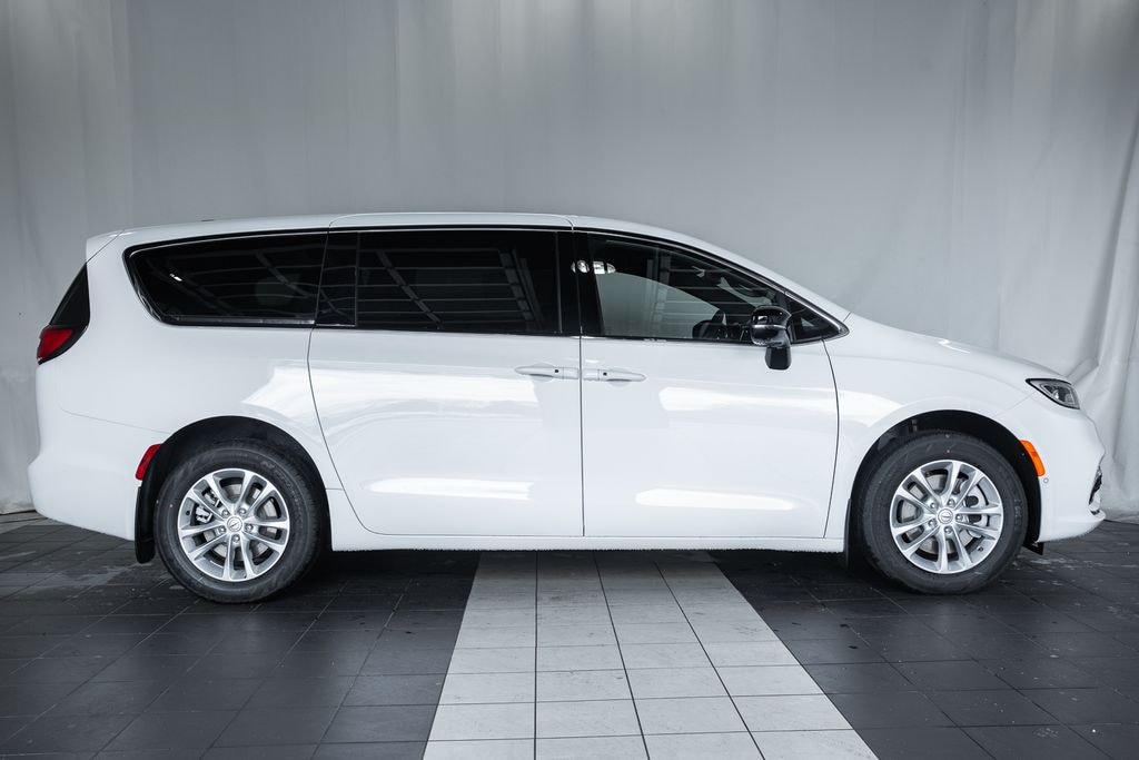 New 2026 Chrysler Pacifica Select Passenger Van
