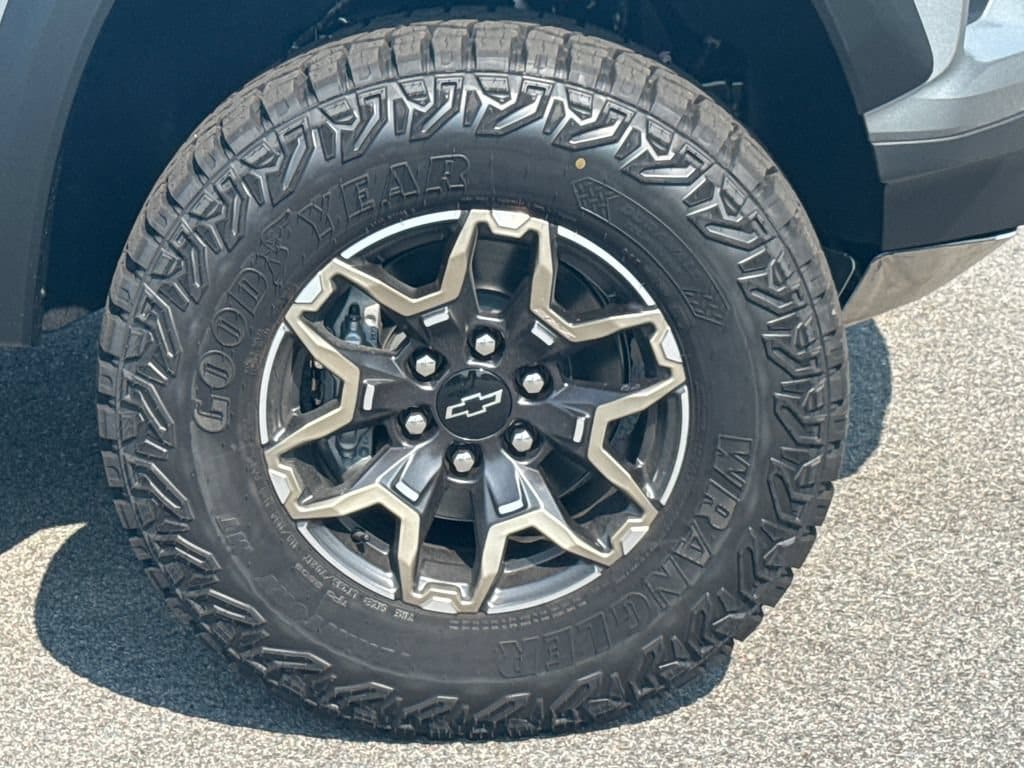 2026 Chevrolet Colorado ZR2 - Photo 16