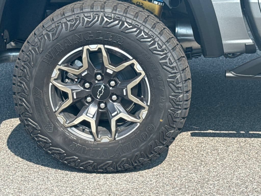 2026 Chevrolet Colorado ZR2 - Photo 15