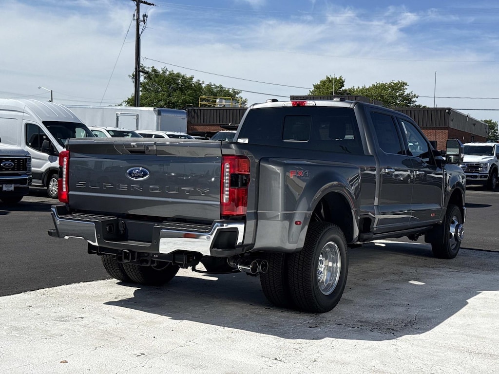 New 2026 Ford F-350 Lariat Crew Cab 4x4 W/ 8 Bed DRW Crew Cab Pickup