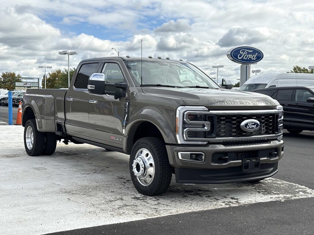 New 2027 Ford Super Duty F-450 DRW Crew Cab Pickup