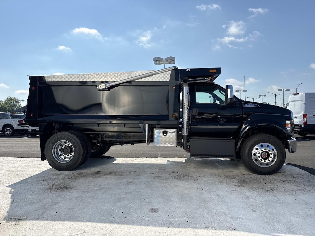 New 2027 Ford F-750 XL Regular Cab 4x2 W/ 13.5 SAMCO Dump Dump