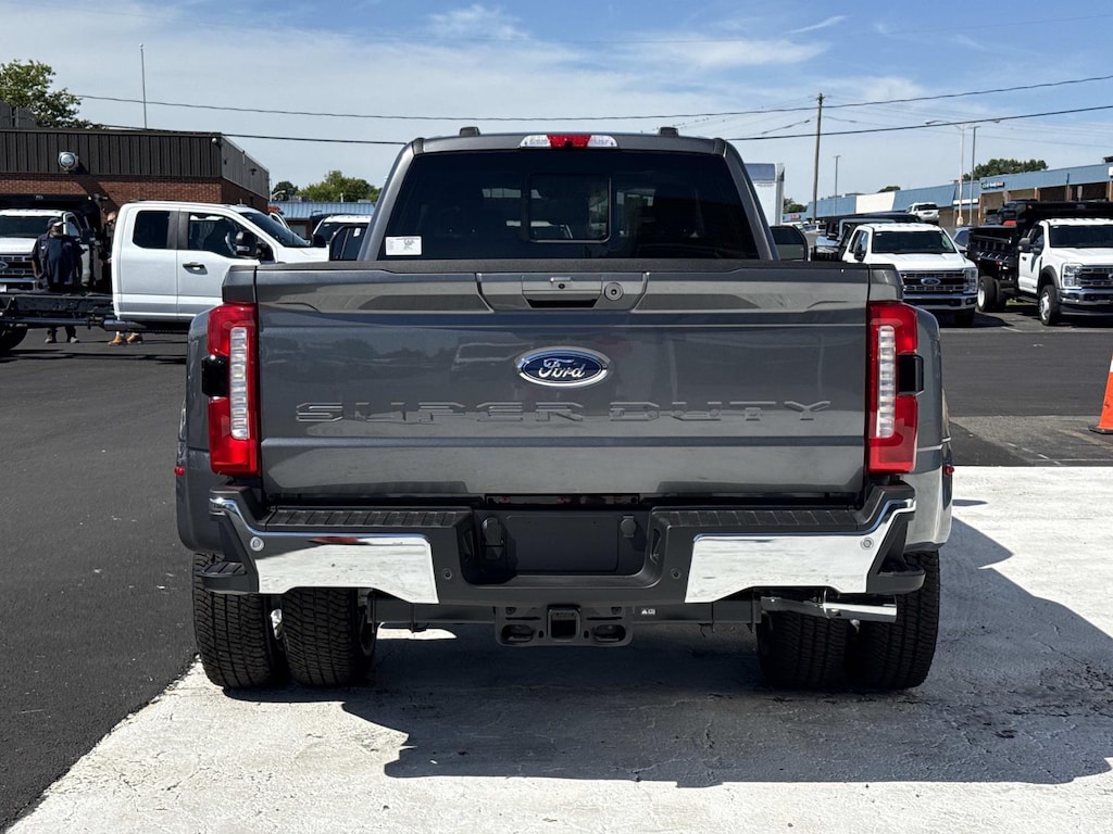 New 2026 Ford F-350 Lariat Crew Cab 4x4 W/ 8 Bed DRW Crew Cab Pickup