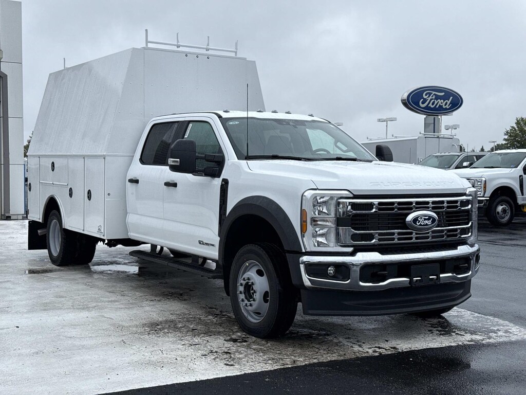 New 2027 Ford F-550 XL Crew Cab 4x4 W/ 11 Enclosed Service Body Service