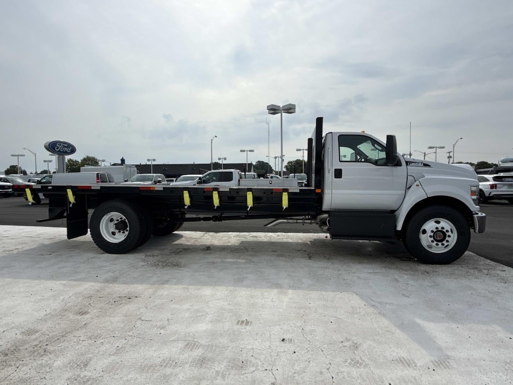 New 2027 Ford F-650 Regular Cab w/ 20 Heavy Duty Flatbed Flatbed