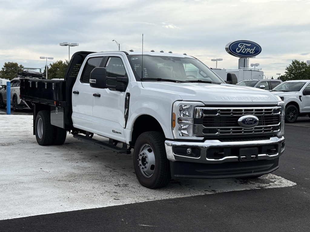 New 2026 Ford F-350 XL Crew Cab 4x4 w/ 10 Contractors Flatbed Flatbed