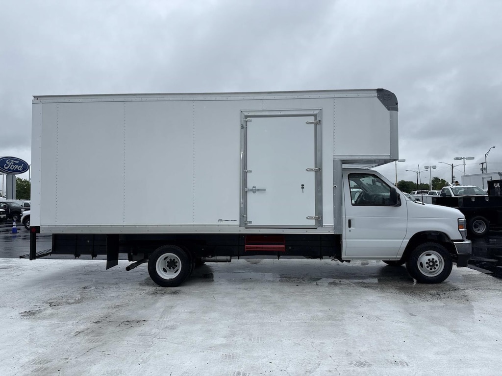 New 2027 Ford E-450SD 4x2 W/ 17 Box With Attic and Side Door Box