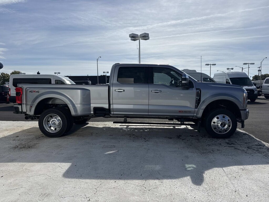 New 2027 Ford Super Duty F-450 DRW Crew Cab Pickup
