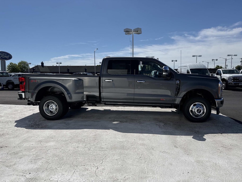 New 2026 Ford F-350 Lariat Crew Cab 4x4 W/ 8 Bed DRW Crew Cab Pickup