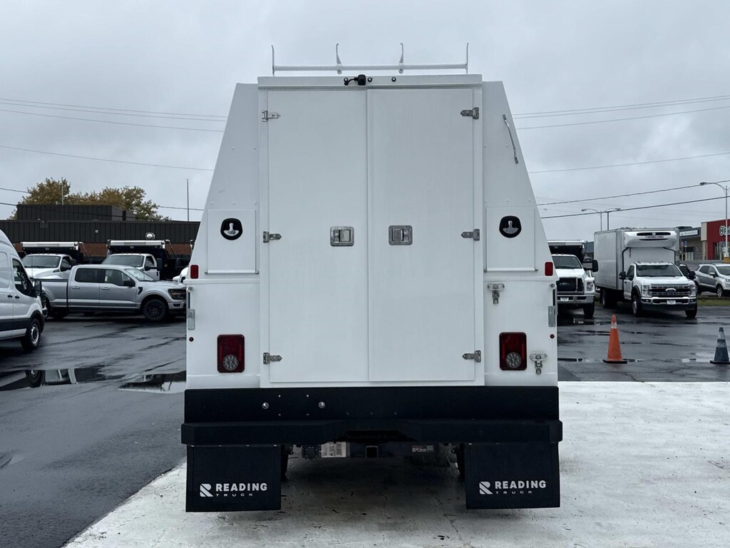 New 2027 Ford F-550 XL Crew Cab 4x4 W/ 11 Enclosed Service Body Service