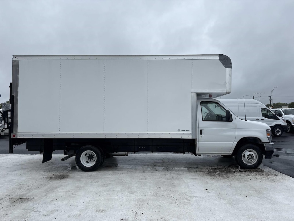 New 2027 Ford E-450SD 4x2 w/ 16 Dry Freight Box Box