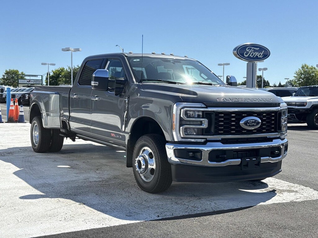 New 2026 Ford F-350 Lariat Crew Cab 4x4 W/ 8 Bed DRW Crew Cab Pickup