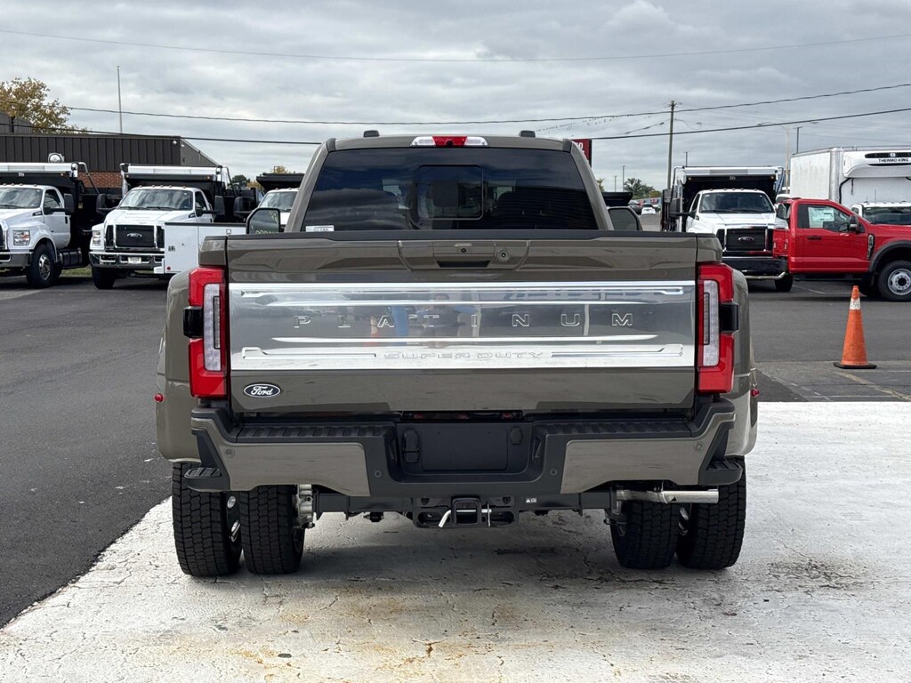 New 2027 Ford Super Duty F-450 DRW Crew Cab Pickup