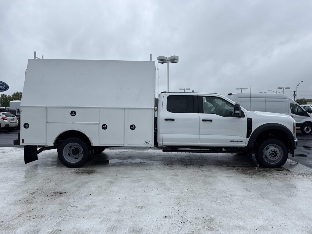 New 2027 Ford F-550 XL Crew Cab 4x4 W/ 11 Enclosed Service Body Service