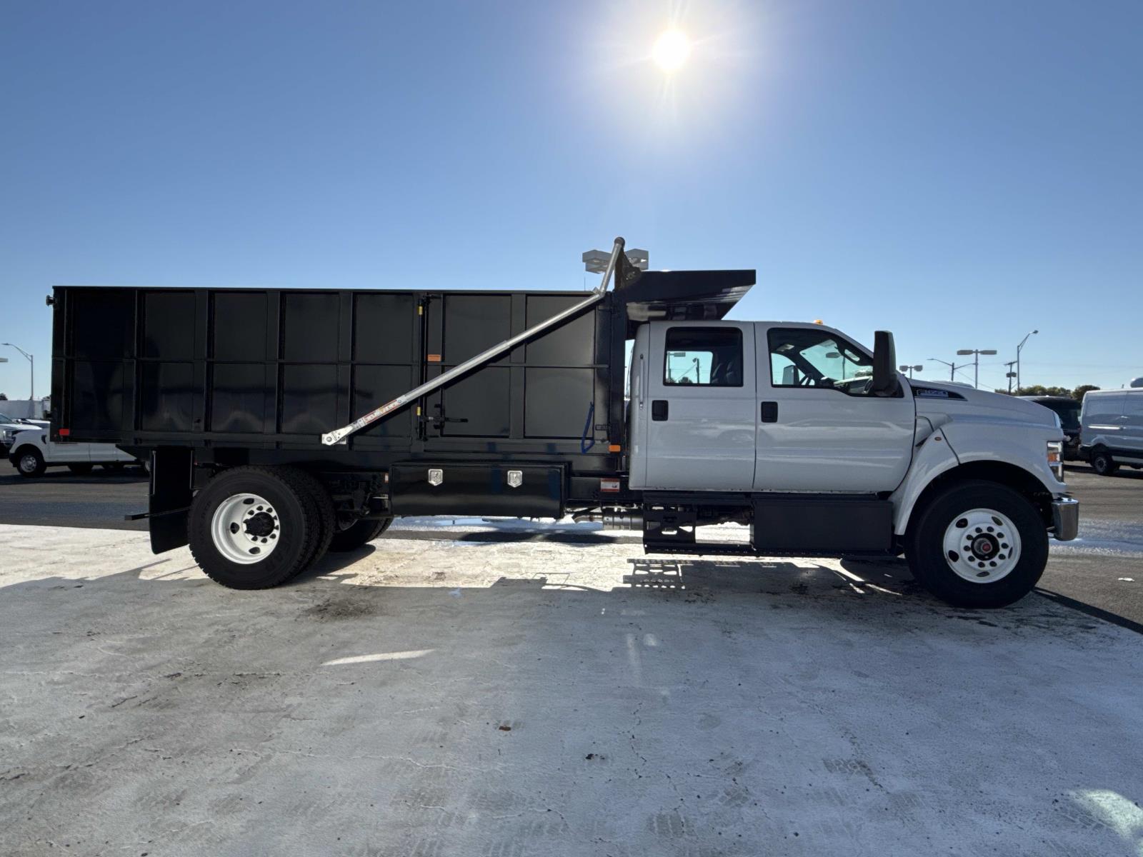 New 2027 Ford 1 Ton Trucks Crew Cab Chassis-Cab