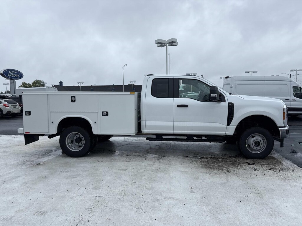 New 2027 Ford Super Duty F-350 DRW Extended Cab Chassis-Cab