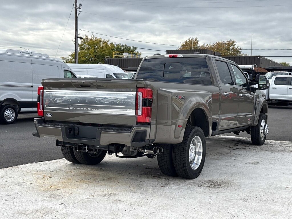 New 2027 Ford Super Duty F-450 DRW Crew Cab Pickup