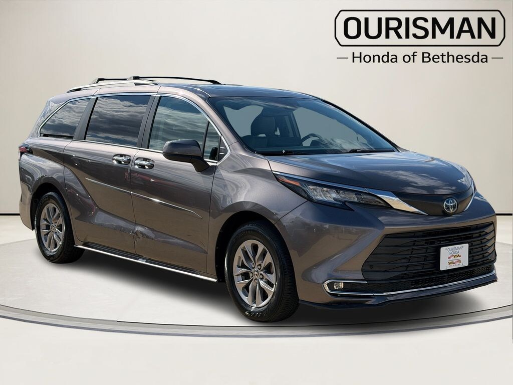 Used 2022 Toyota Sienna XLE 8 Passenger Van Passenger Van