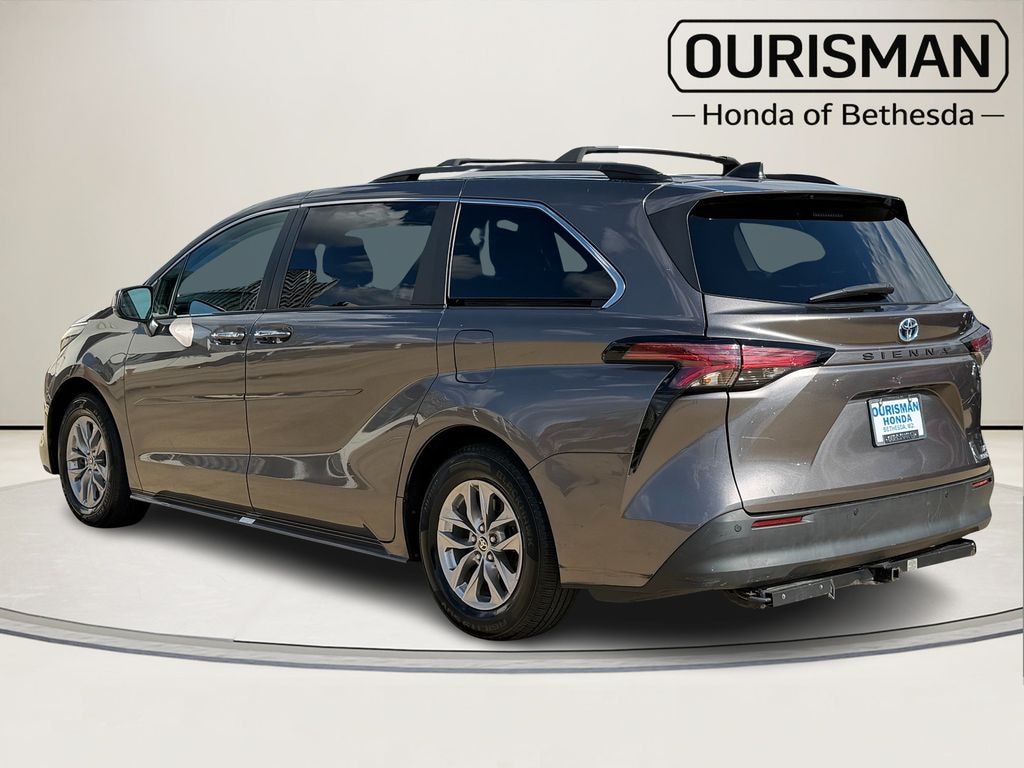 Used 2022 Toyota Sienna XLE 8 Passenger Van Passenger Van
