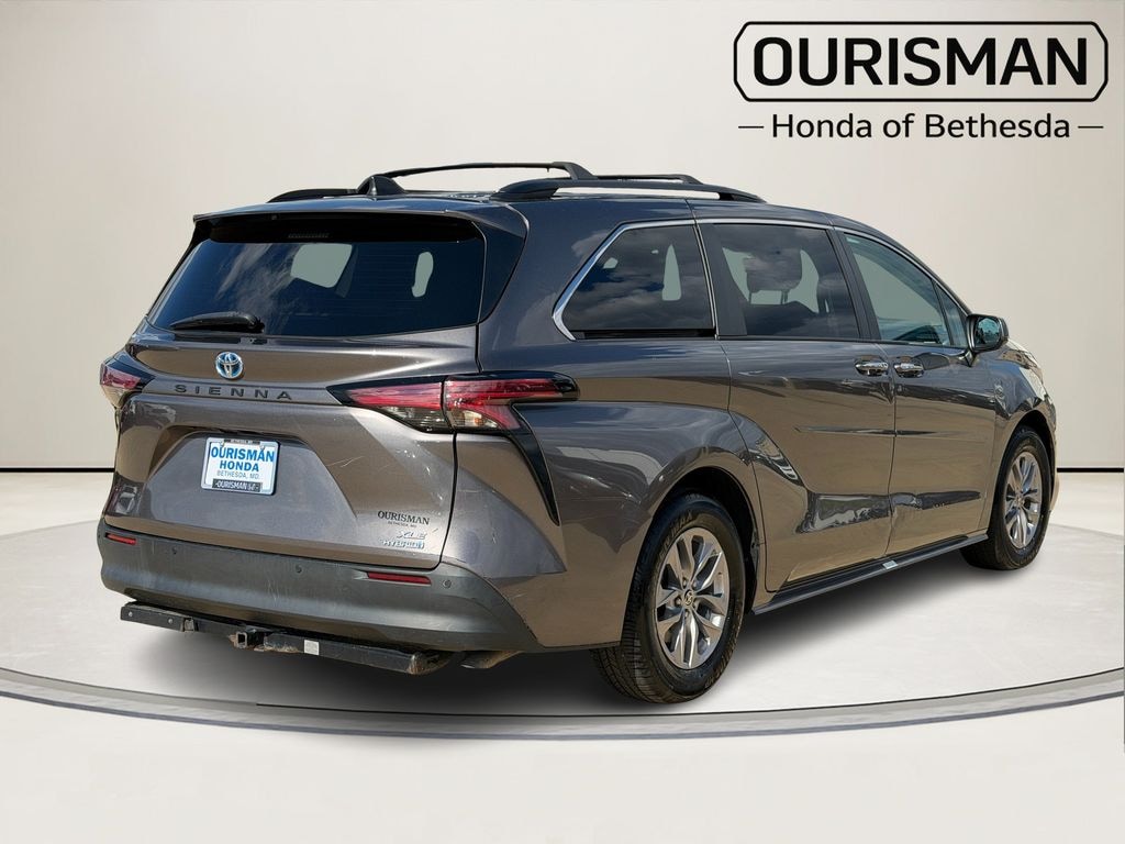 Used 2022 Toyota Sienna XLE 8 Passenger Van Passenger Van