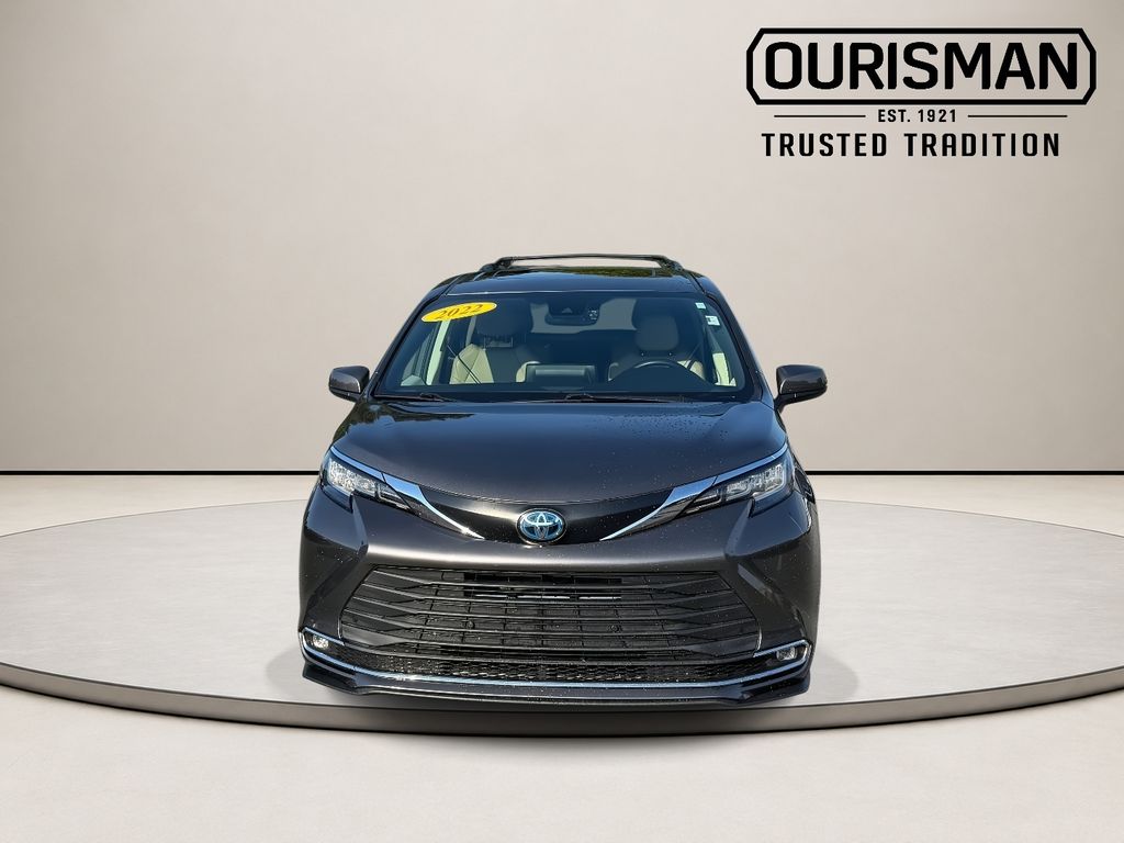 Used 2022 Toyota Sienna XLE Minivan/Van