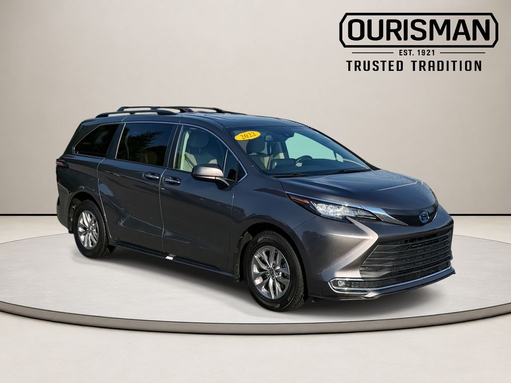 2022 Toyota Sienna XLE Minivan/Van