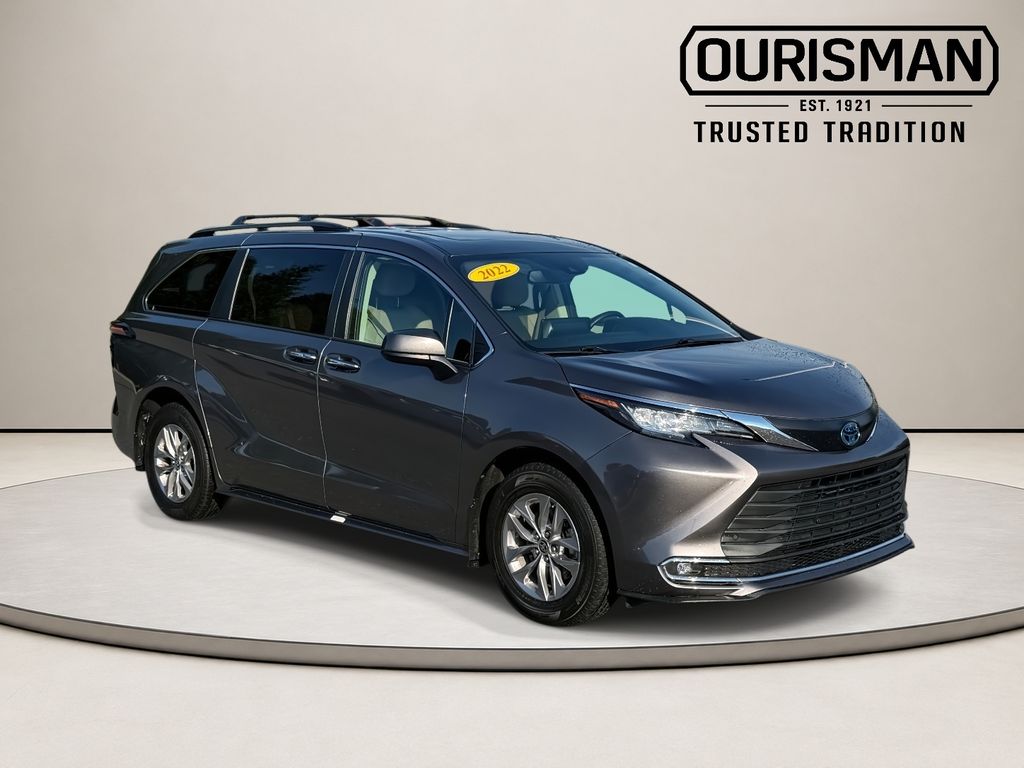 Used 2022 Toyota Sienna XLE Minivan/Van