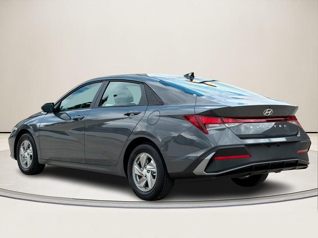 Used 2026 Hyundai Elantra SE Sedan