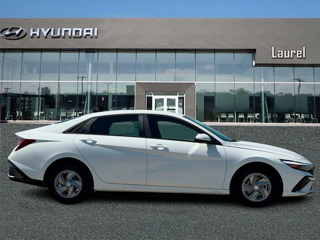 New 2026 Hyundai Elantra SE Sedan