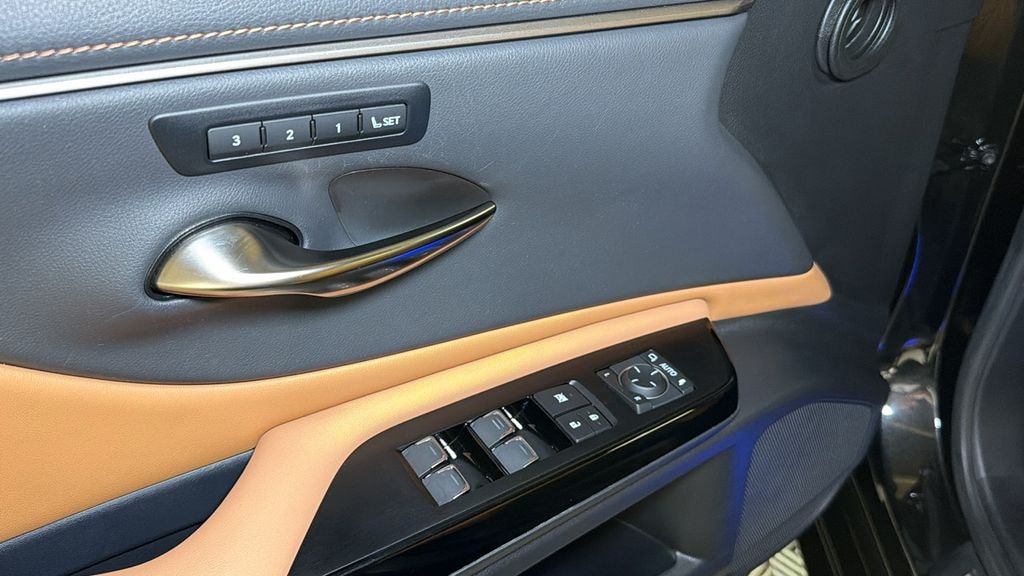 Used 2025 Lexus ES 300h Sedan
