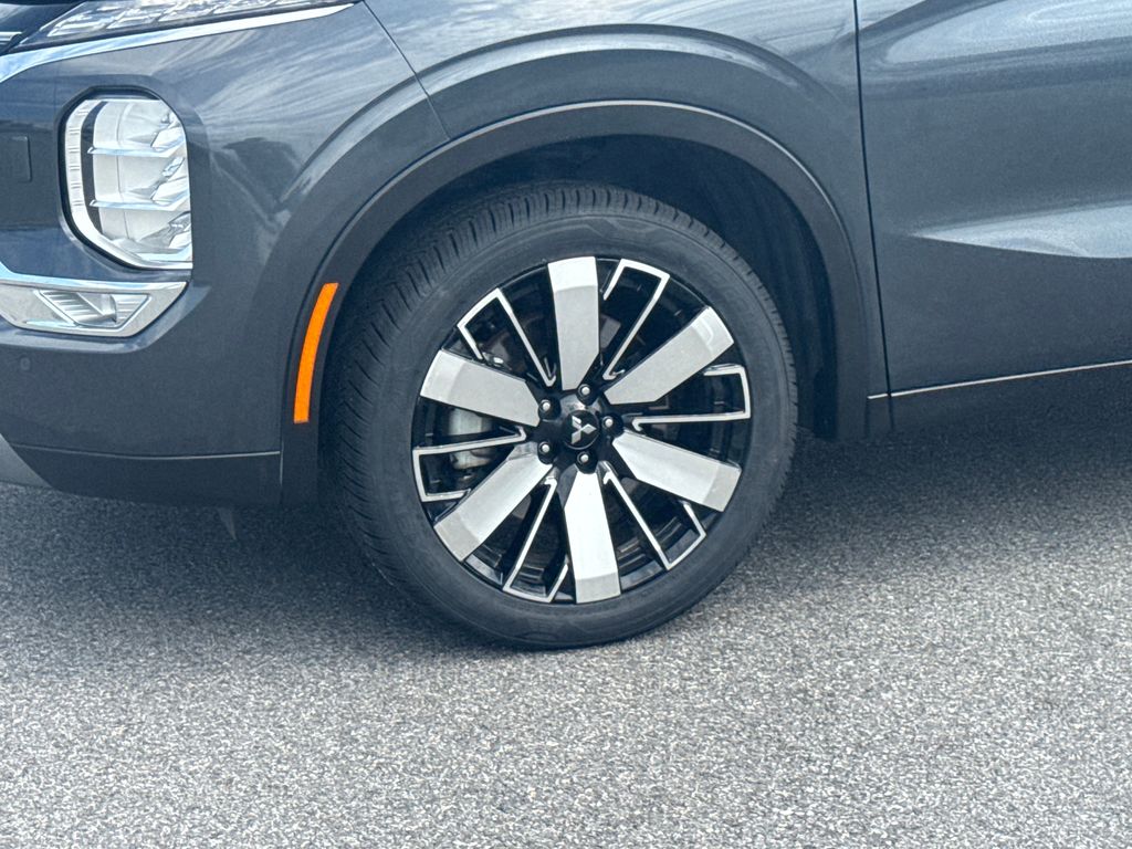 Used 2025 Mitsubishi Outlander SE SUV