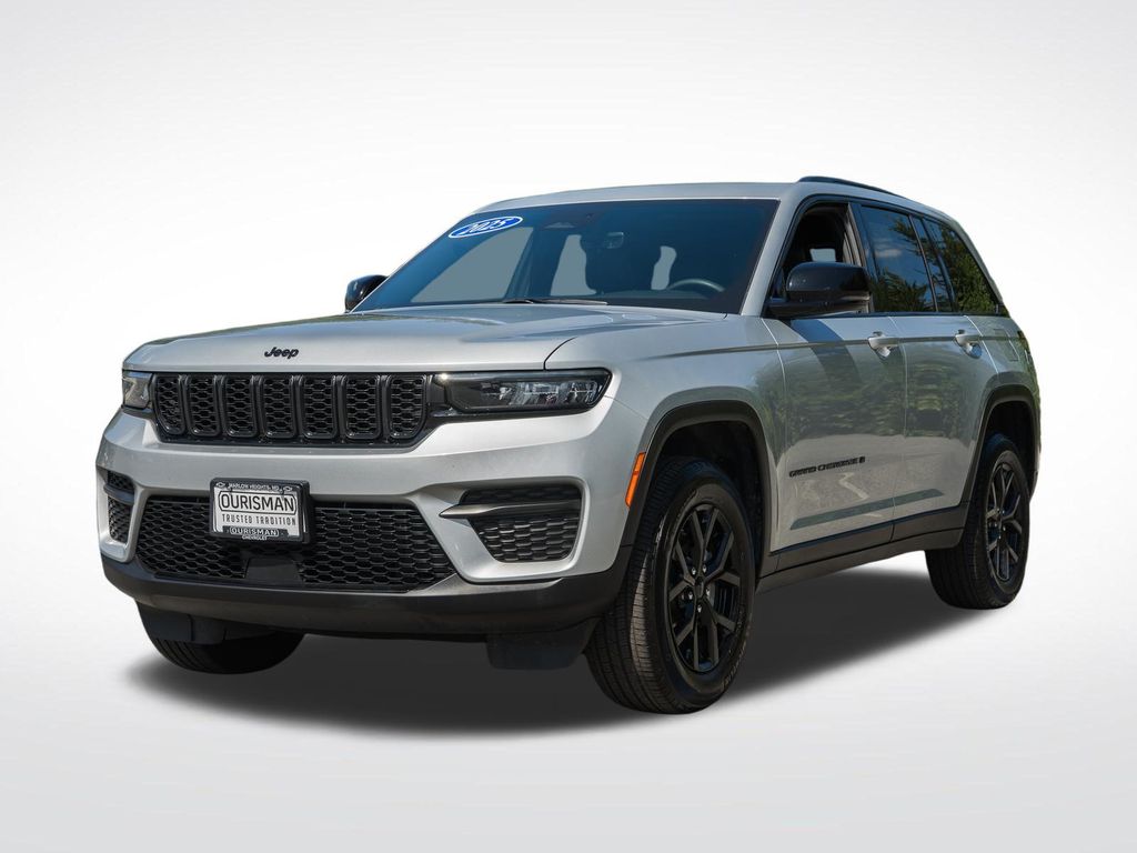 Used 2025 Jeep Grand Cherokee Laredo SUV