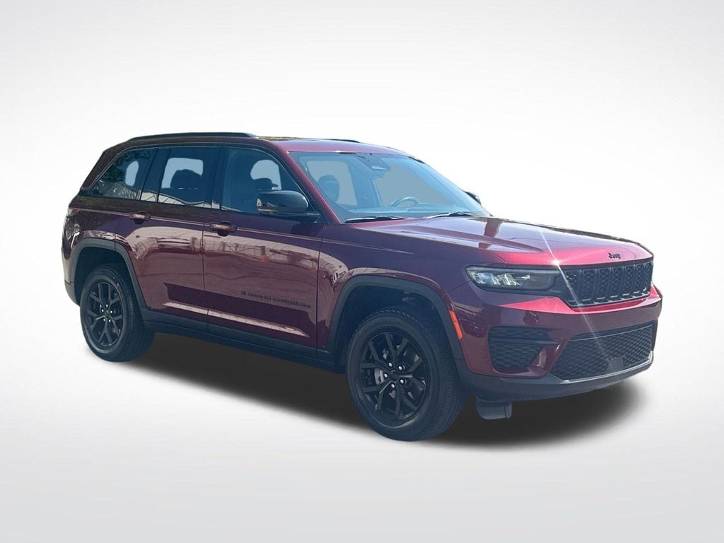 Used 2025 Jeep Grand Cherokee Altitude SUV