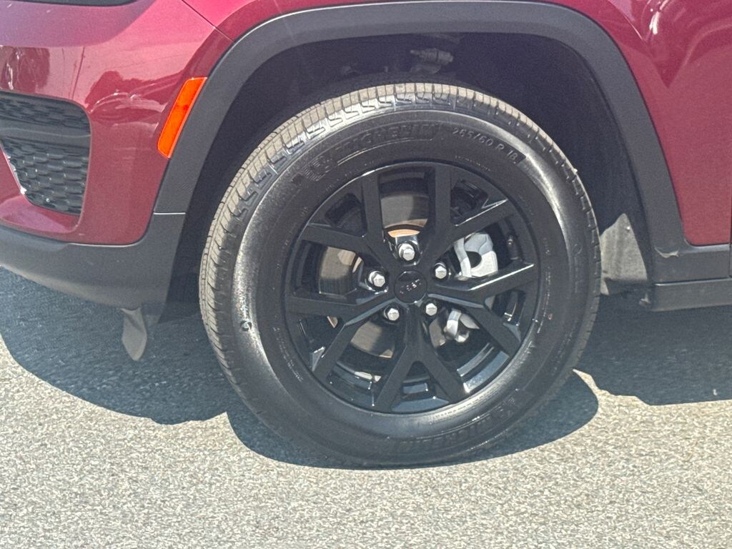 Used 2025 Jeep Grand Cherokee Altitude SUV