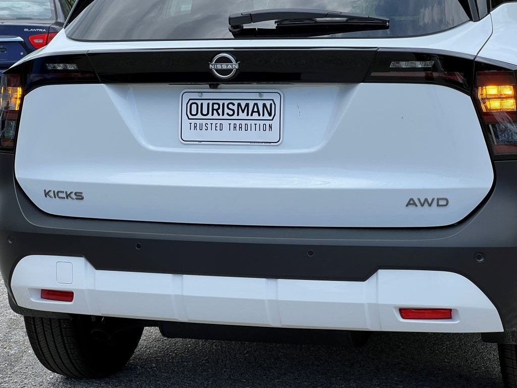 New 2025 Nissan Kicks SV SUV