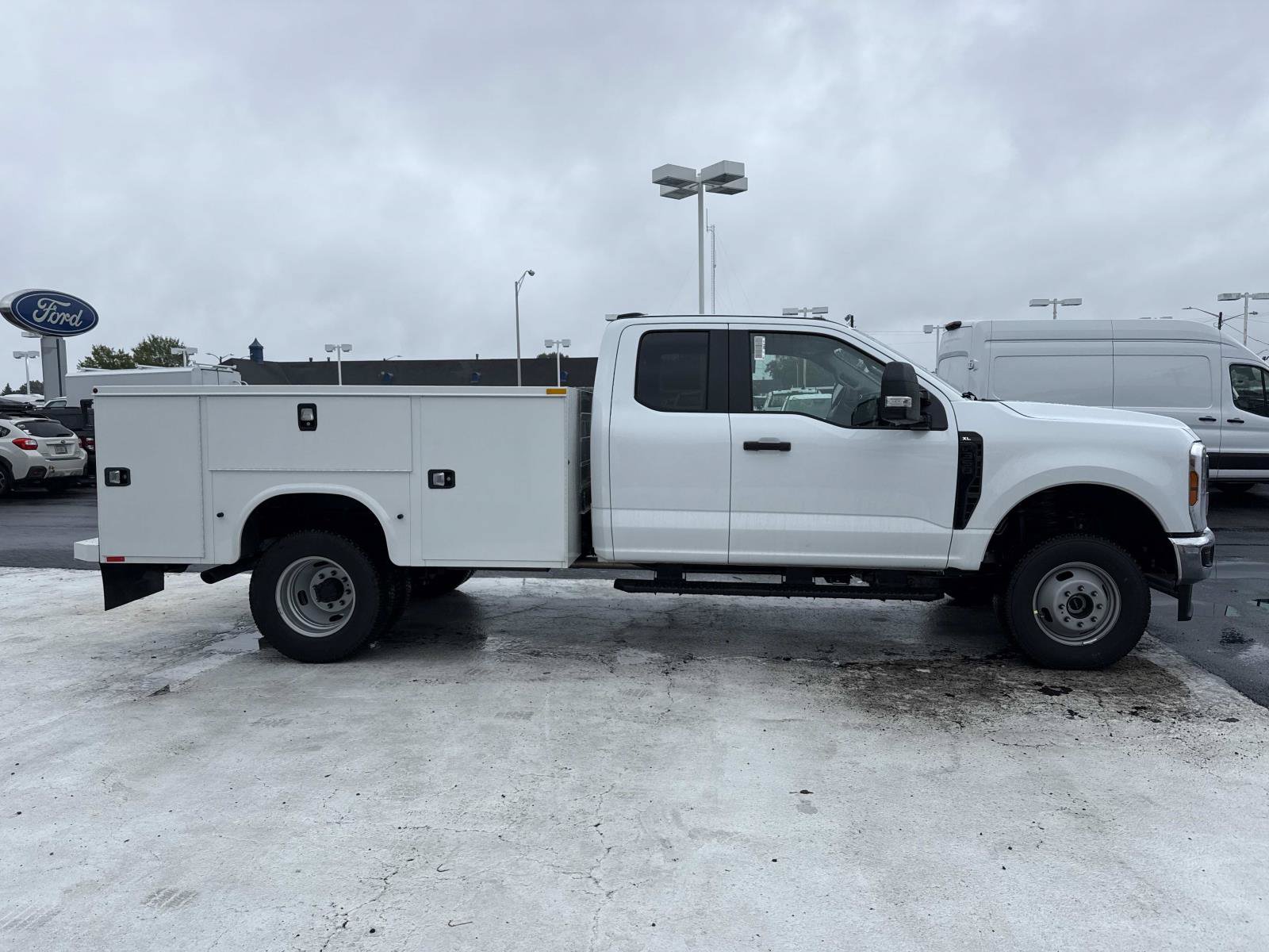 New 2027 Ford F-350SD XL Chassis