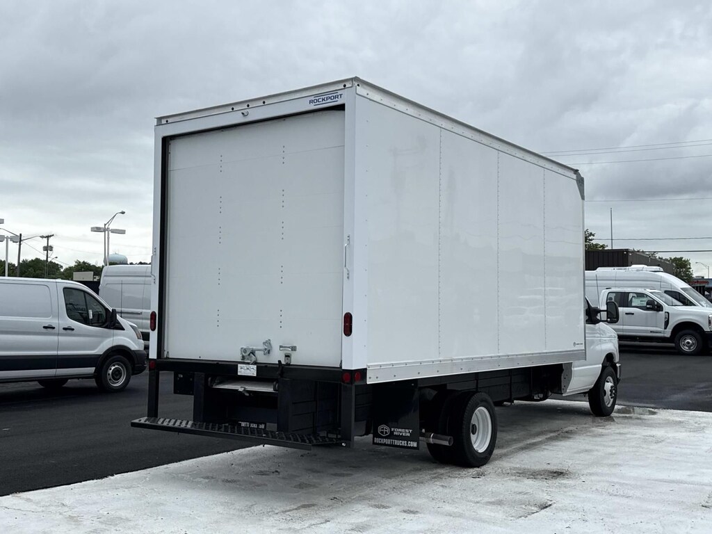 New 2027 Ford E-450 Cutaway Base Cab/Chassis