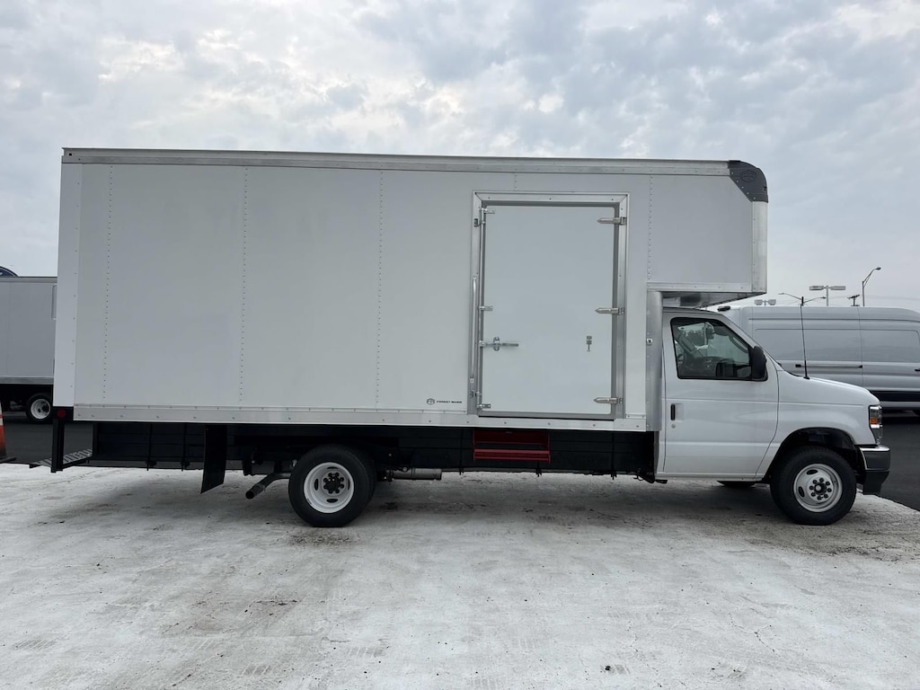 New 2027 Ford E-450SD 4x2 W/ 17 Box With Attic Cab/Chassis