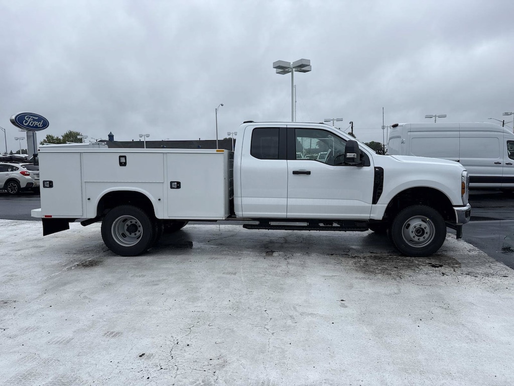 New 2027 Ford F-350SD XL Chassis