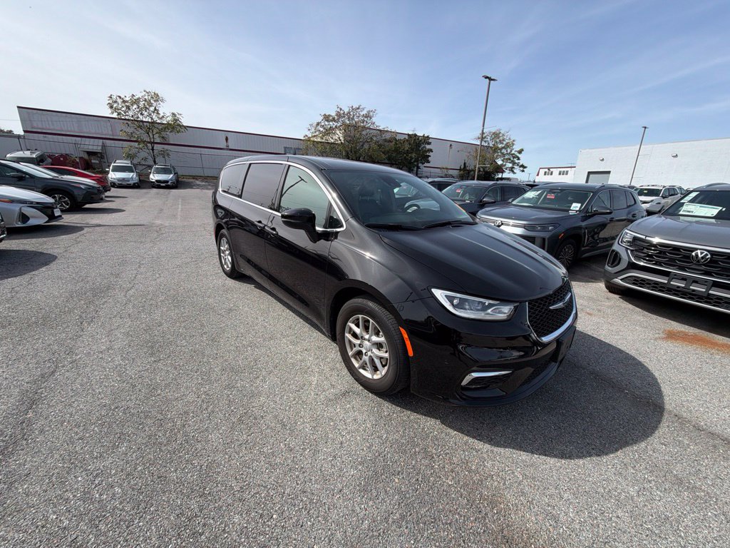 Used 2026 Chrysler Pacifica Select Minivan/Van