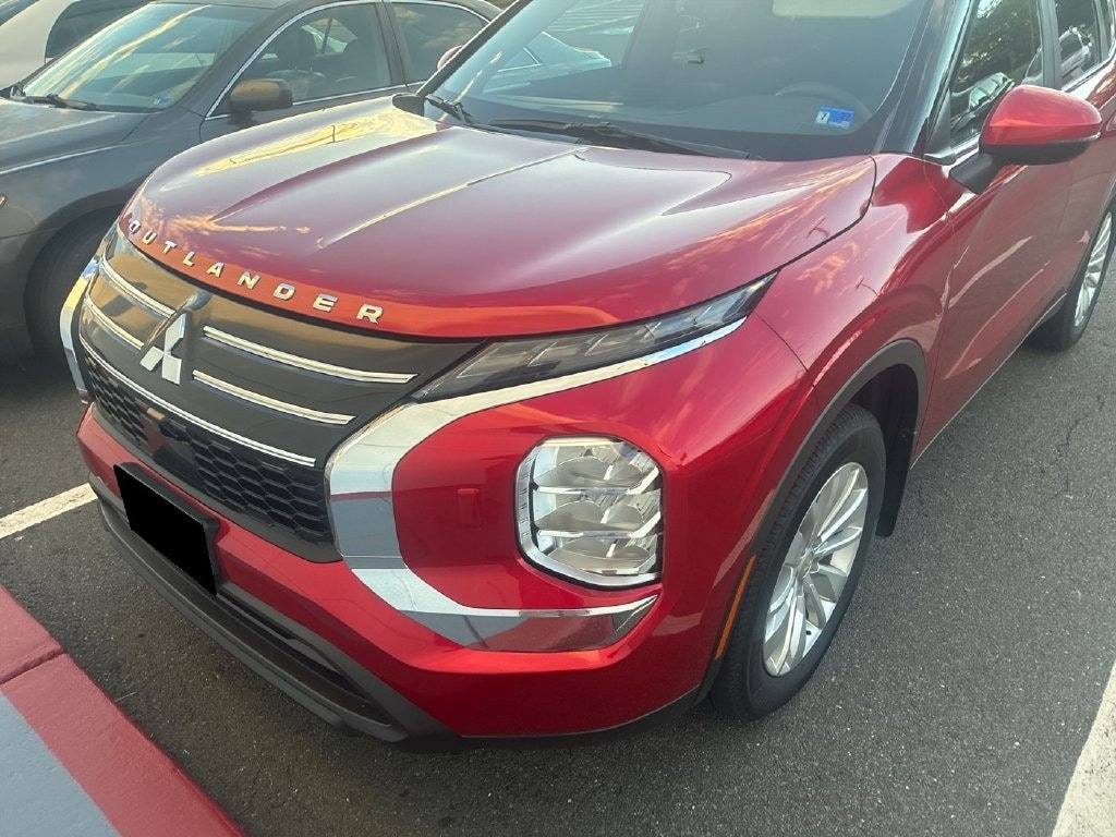Used 2025 Mitsubishi Outlander ES SUV