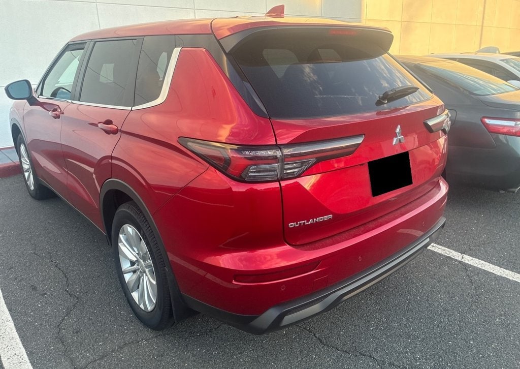 Used 2025 Mitsubishi Outlander ES SUV
