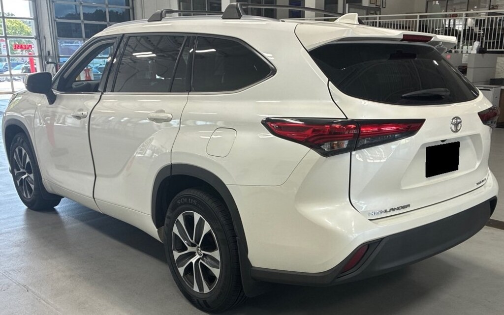 Used 2021 Toyota Highlander XLE SUV
