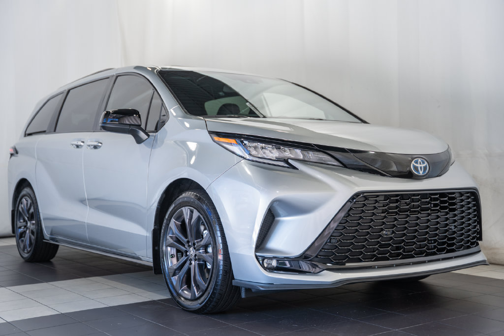 2025 Toyota Sienna XSE Minivan/Van