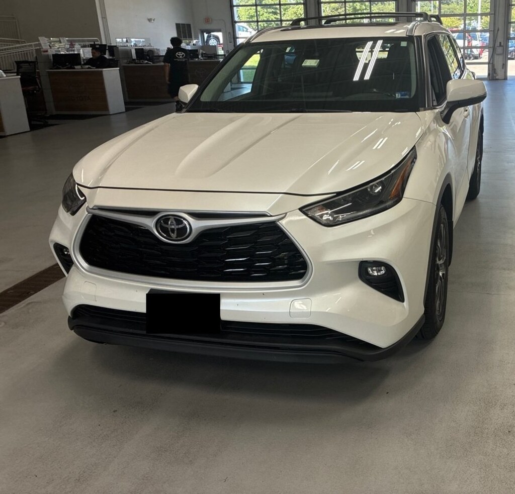 Used 2021 Toyota Highlander XLE SUV