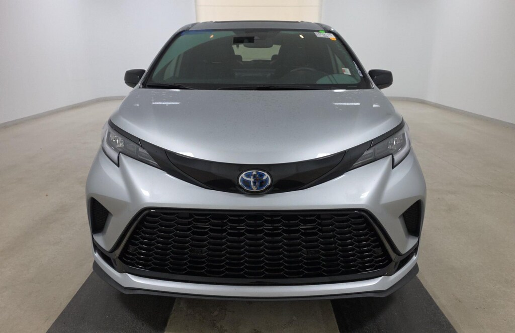 Used 2025 Toyota Sienna XSE Minivan/Van