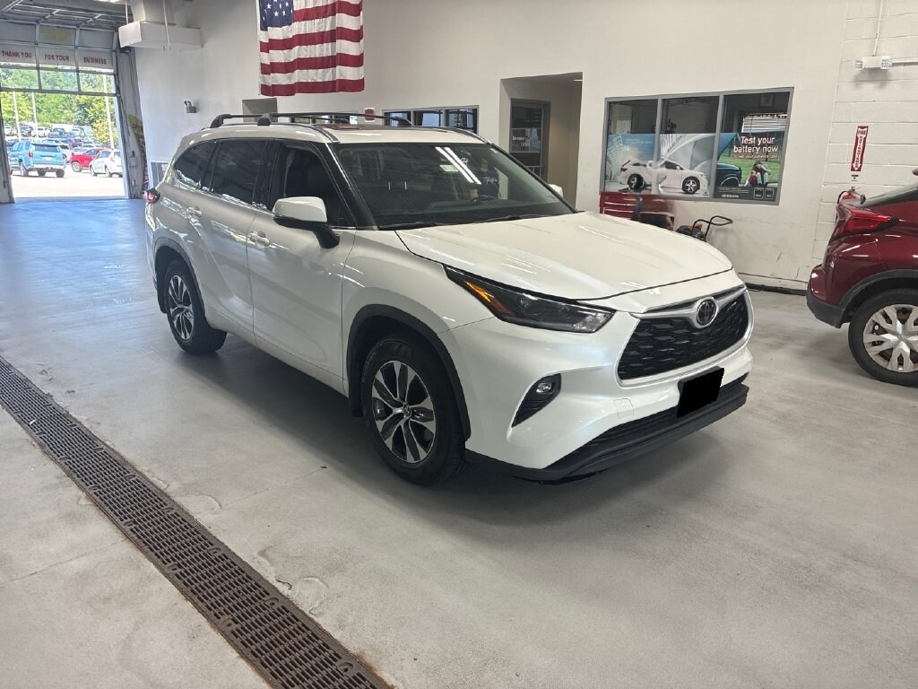 Used 2021 Toyota Highlander XLE SUV