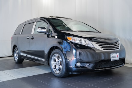 2017 Toyota Sienna XLE Minivan/Van