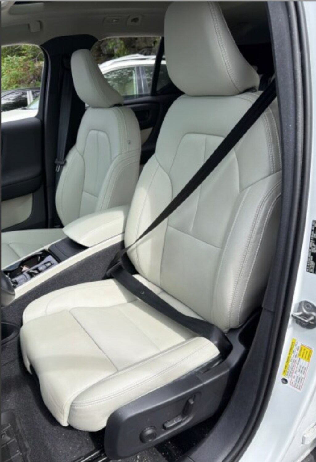 Certified 2024 Volvo XC40 B5 Plus Dark Theme SUV