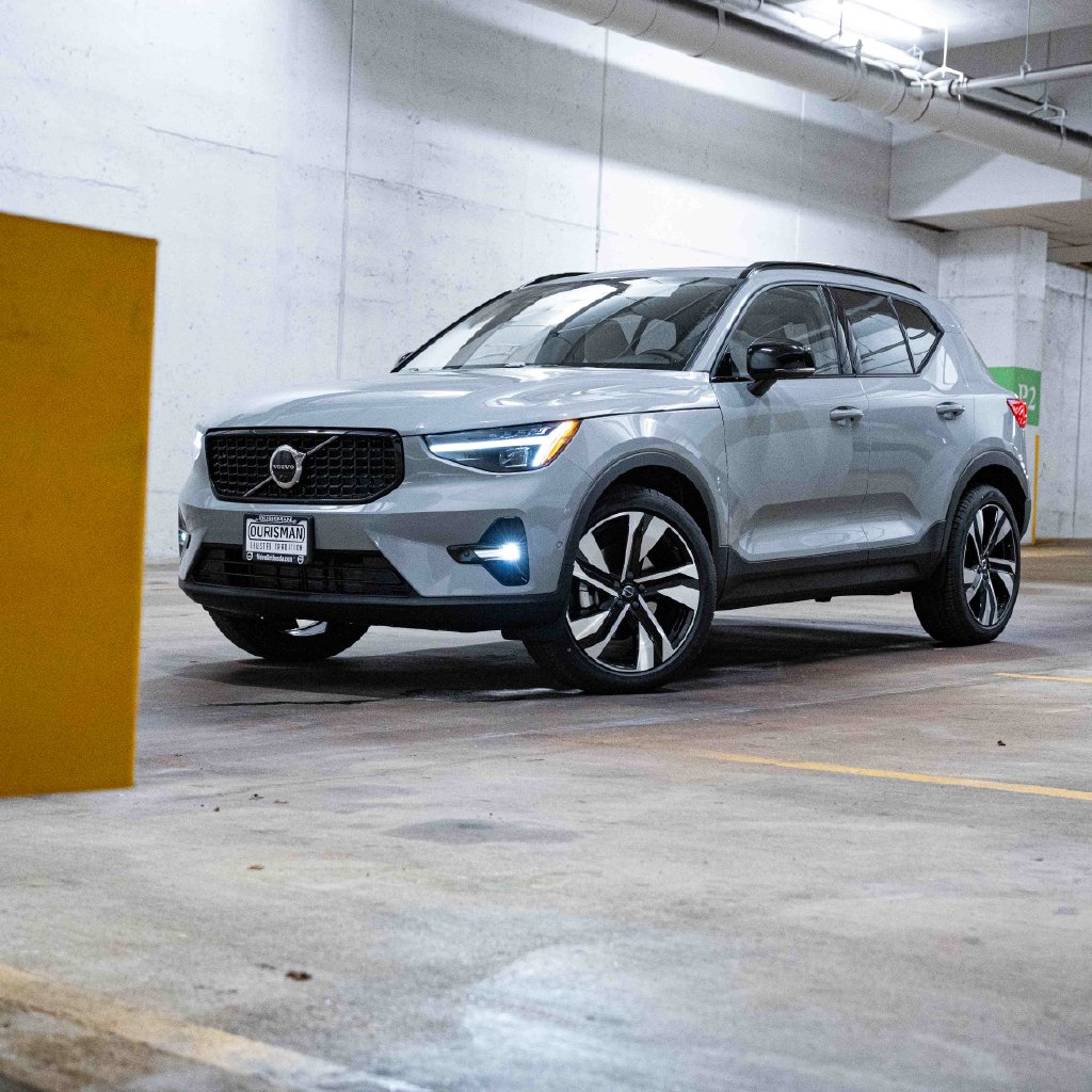 2026 Volvo XC40 B5 Ultra SUV